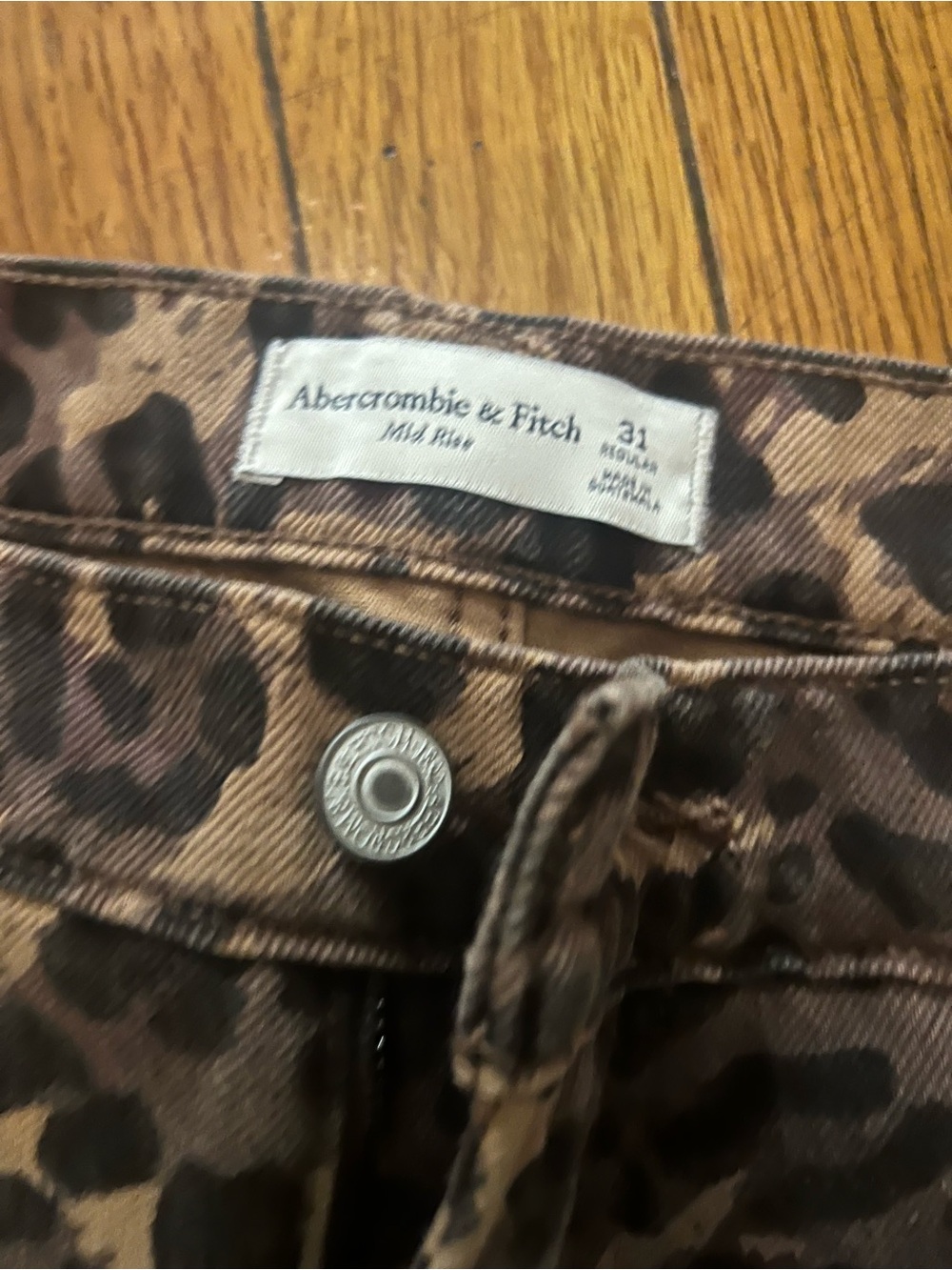 Abercrombie slouchy Jean Women's Leopard Print Jeans - Brown/Black - Picture 4 of 5